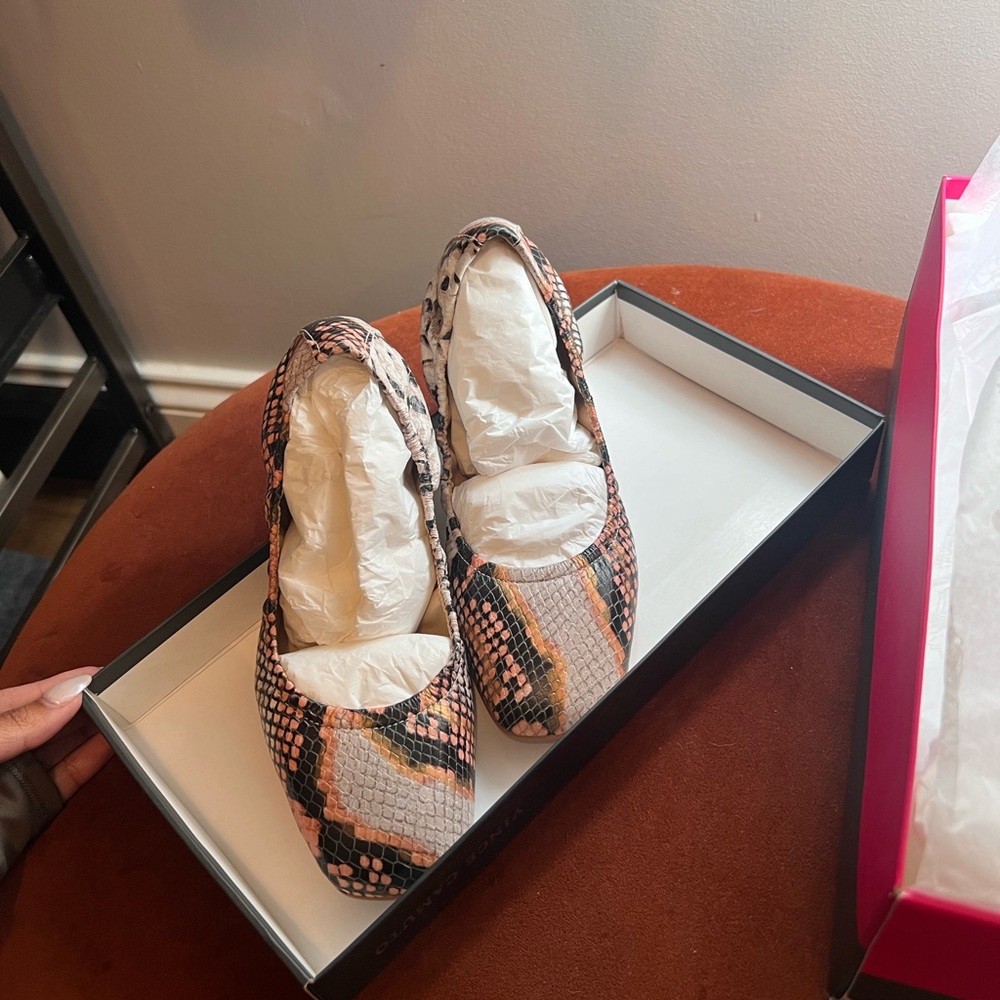 Vince Camuto Loafer Flats 🧡